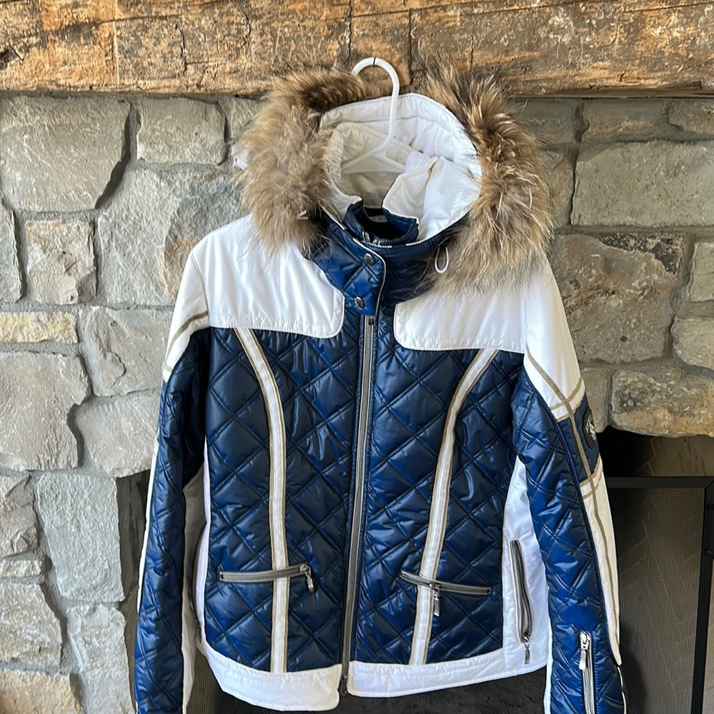 Ski jacket. True fur trimmed hood